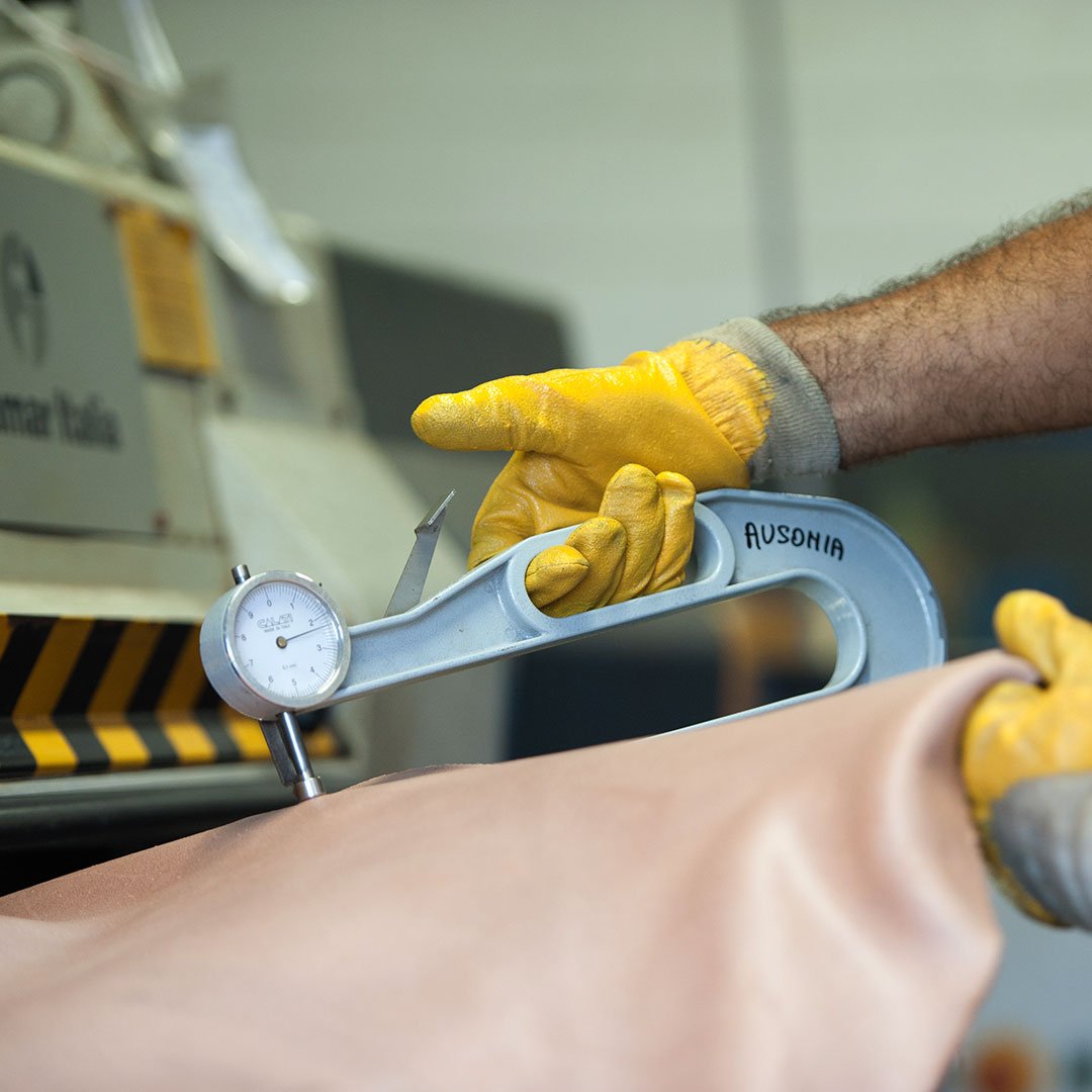 Professionalità nella lavorazione delle pelli